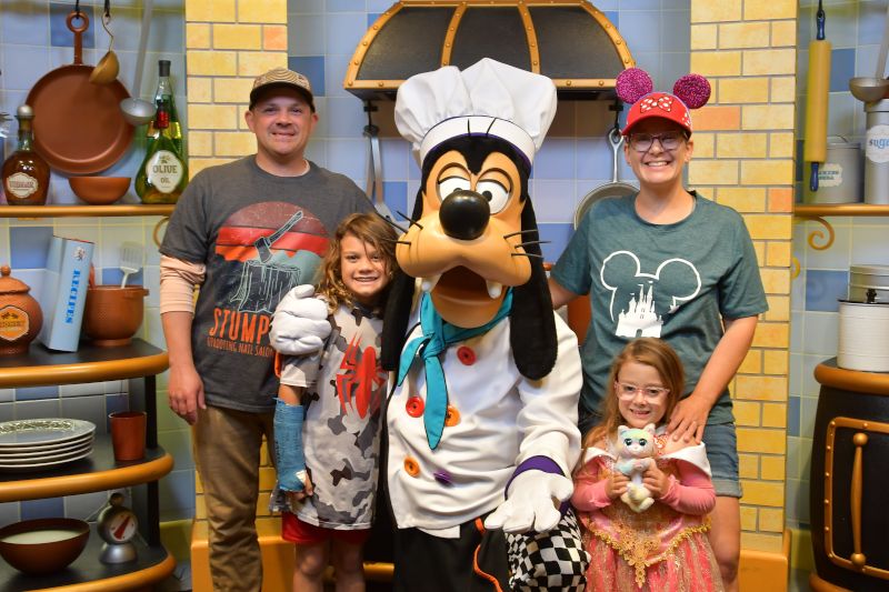 Fun at Goofy's Kitchen